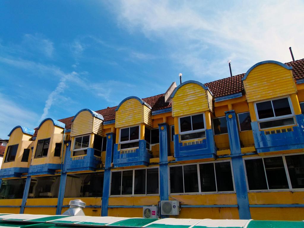 Aquarius Gay Guesthouse & Sauna Patong Extérieur photo
