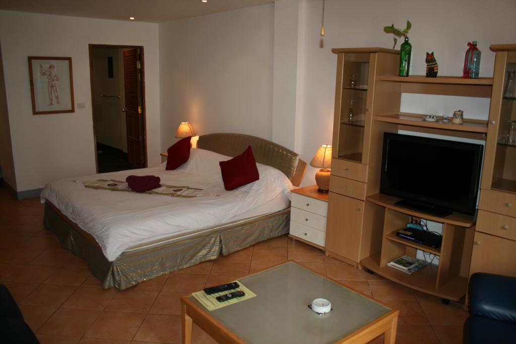 Aquarius Gay Guesthouse & Sauna Patong Extérieur photo