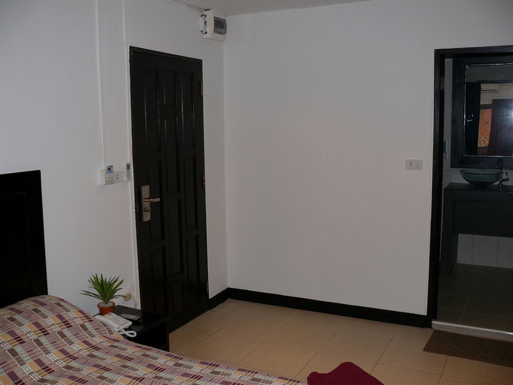 Aquarius Gay Guesthouse & Sauna Patong Extérieur photo